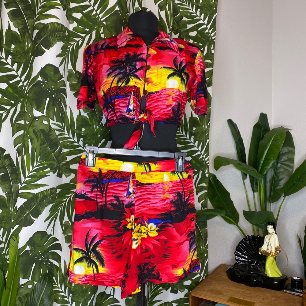 RARE 2-piece Hawaiian print set